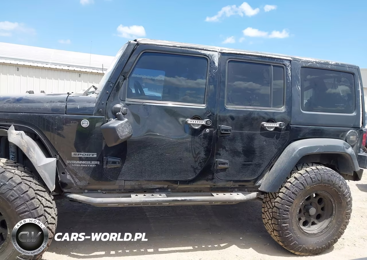 2014 Jeep Wrangler Unlimited Sport VIN:1C4BJWDG2EL244853 - 15