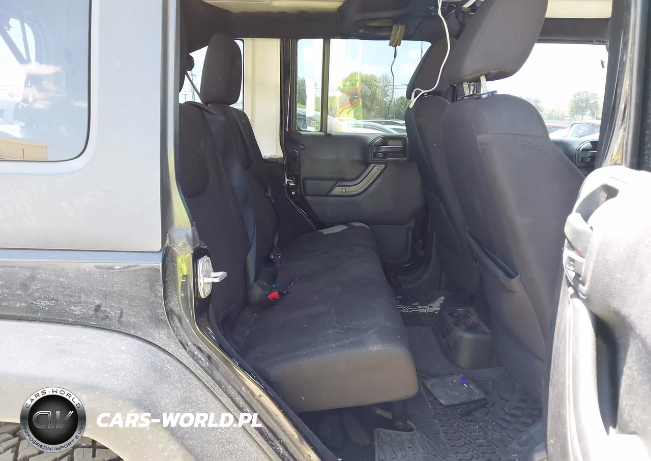 2014 Jeep Wrangler Unlimited Sport VIN:1C4BJWDG2EL244853 - 8