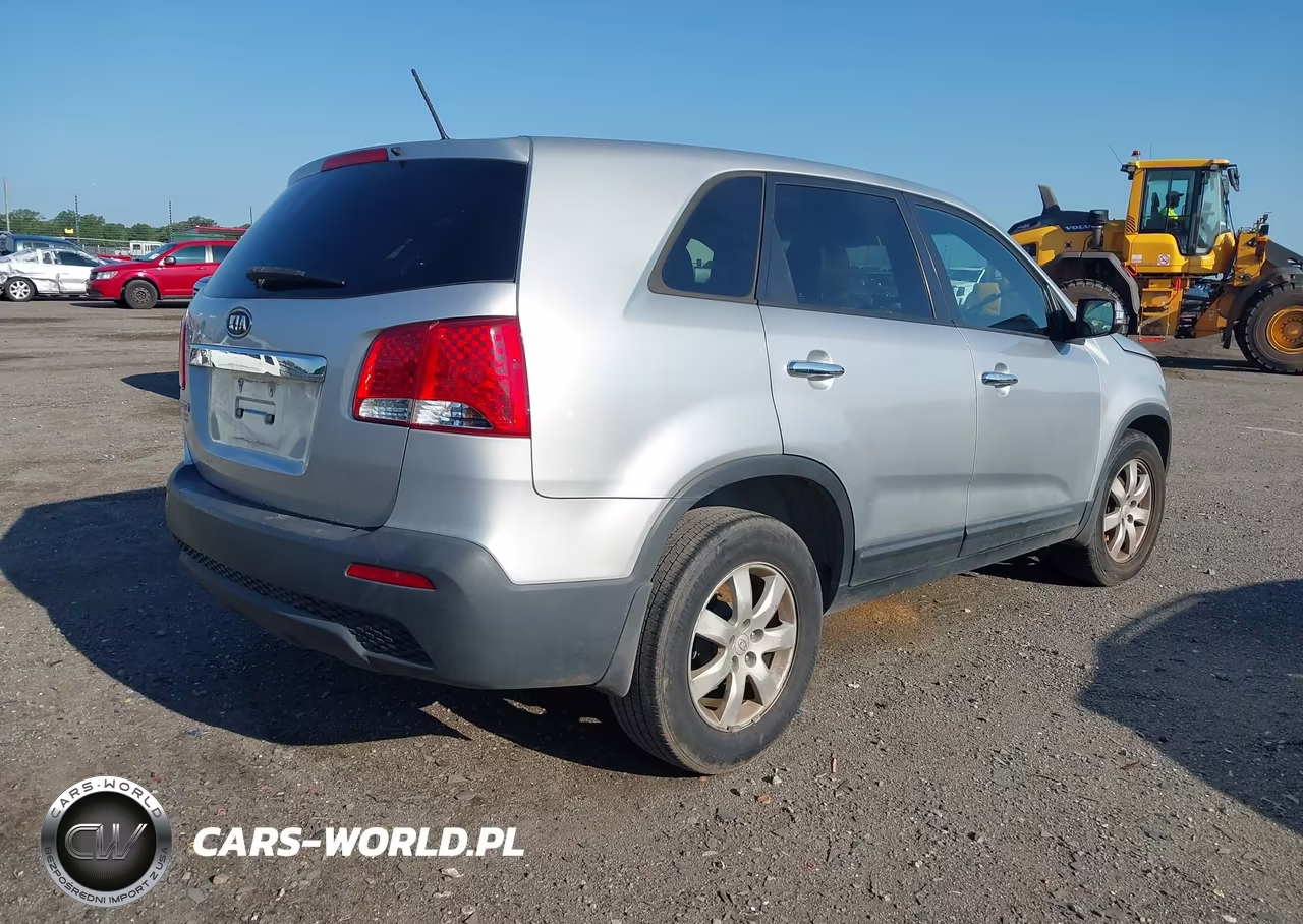 2011 Kia Sorento Lx VIN:5XYKT3A17BG074442 - 4