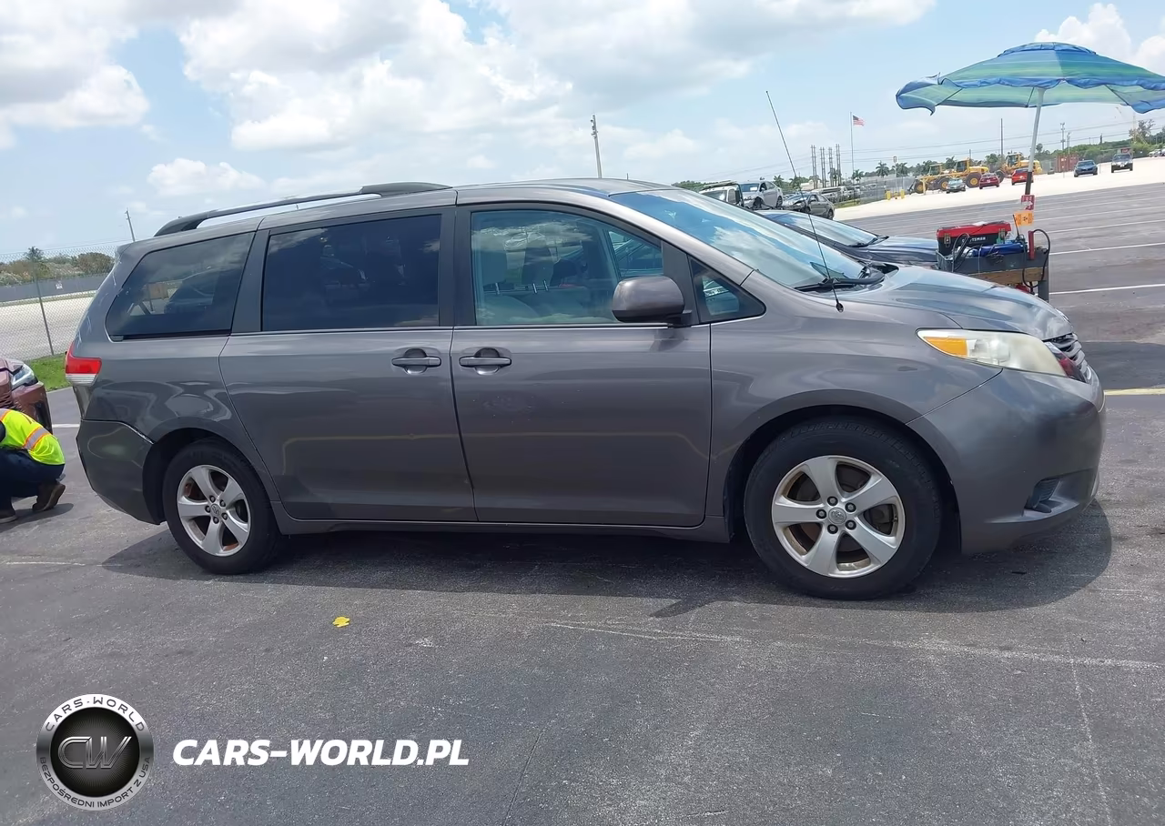 2014 Toyota Sienna Le V6 8 Passenger VIN:5TDKK3DC6ES431049 - 13