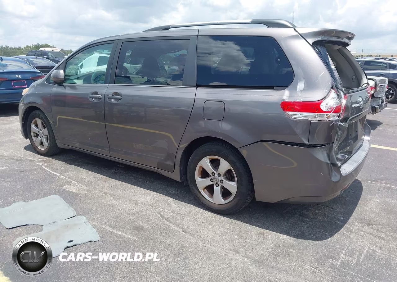 2014 Toyota Sienna Le V6 8 Passenger VIN:5TDKK3DC6ES431049 - 3