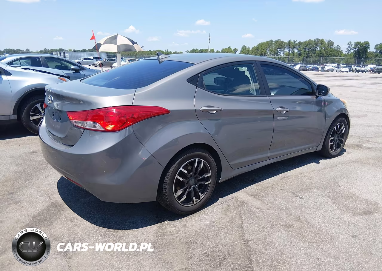 2013 Hyundai Elantra Gls VIN:5NPDH4AE3DH415107 - 4