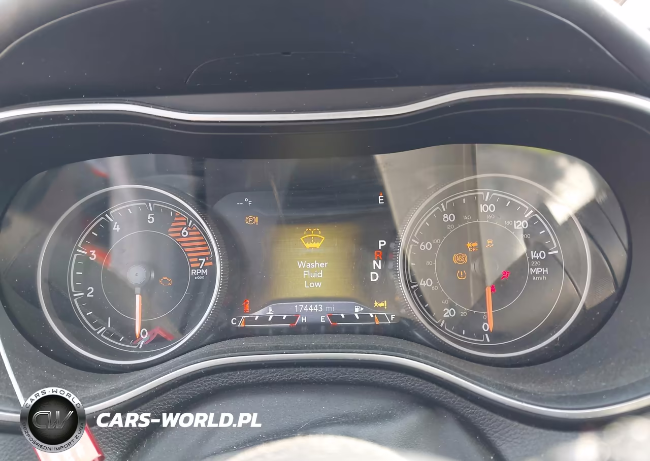 2019 Jeep Cherokee Overland 4X4 VIN:1C4PJMJN9KD233528 - 7