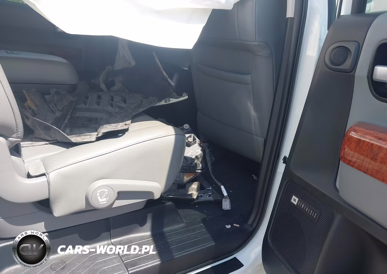 2018 Toyota Sequoia Platinum VIN:5TDDY5G18JS162544 - 8
