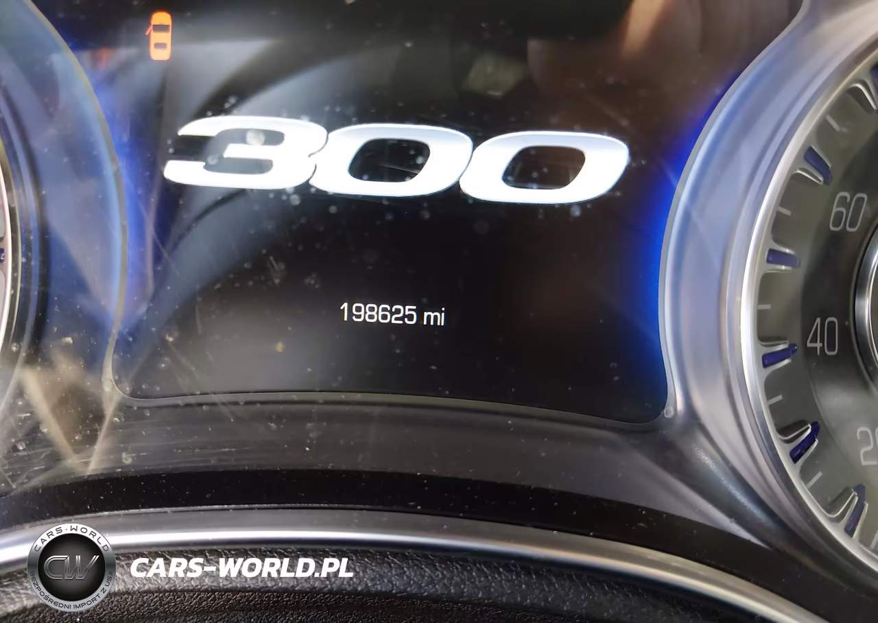 2017 Chrysler 300C VIN:2C3CCAEG0HH551945 - 16