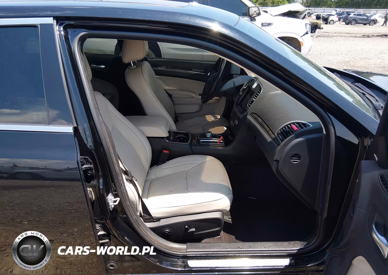 2017 Chrysler 300C VIN:2C3CCAEG0HH551945 - 5