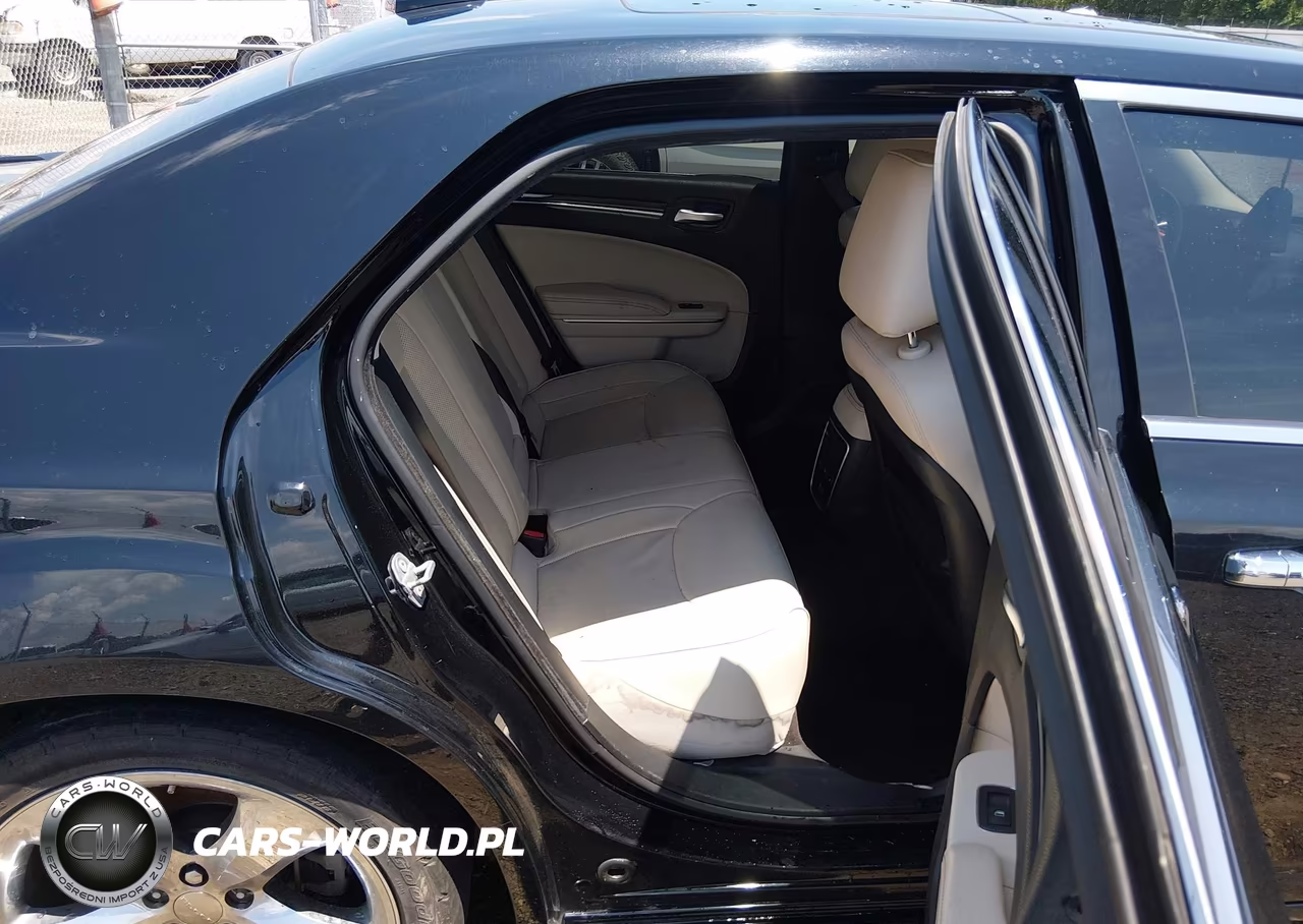 2017 Chrysler 300C VIN:2C3CCAEG0HH551945 - 8