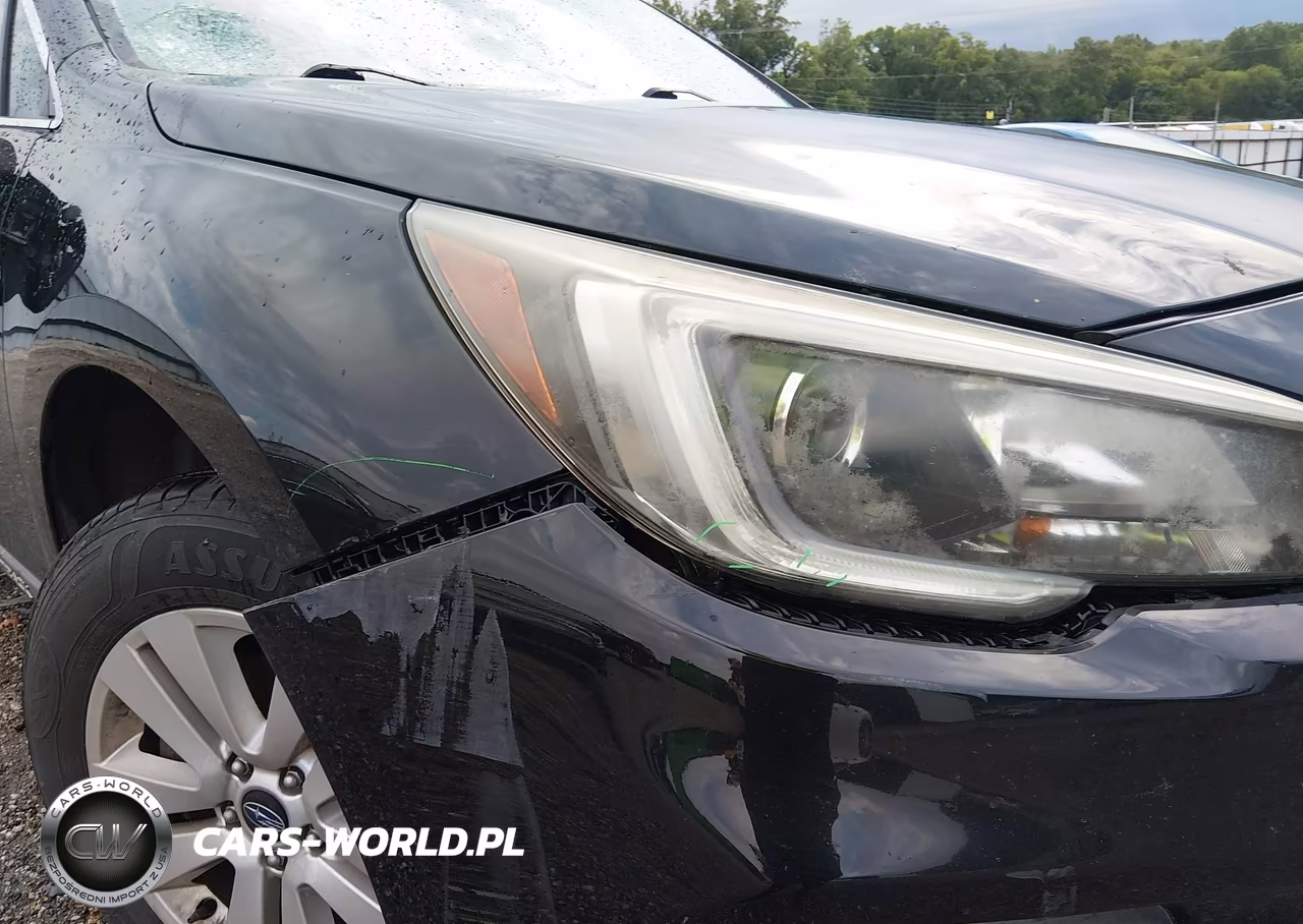2018 Subaru Outback 2.5I Premium VIN:4S4BSACCXJ3354926 - 17