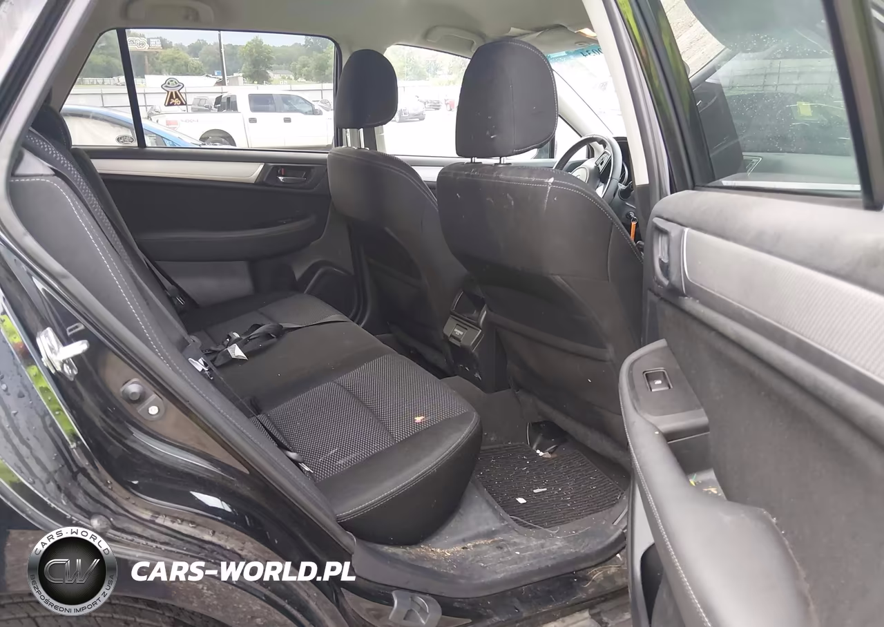 2018 Subaru Outback 2.5I Premium VIN:4S4BSACCXJ3354926 - 8