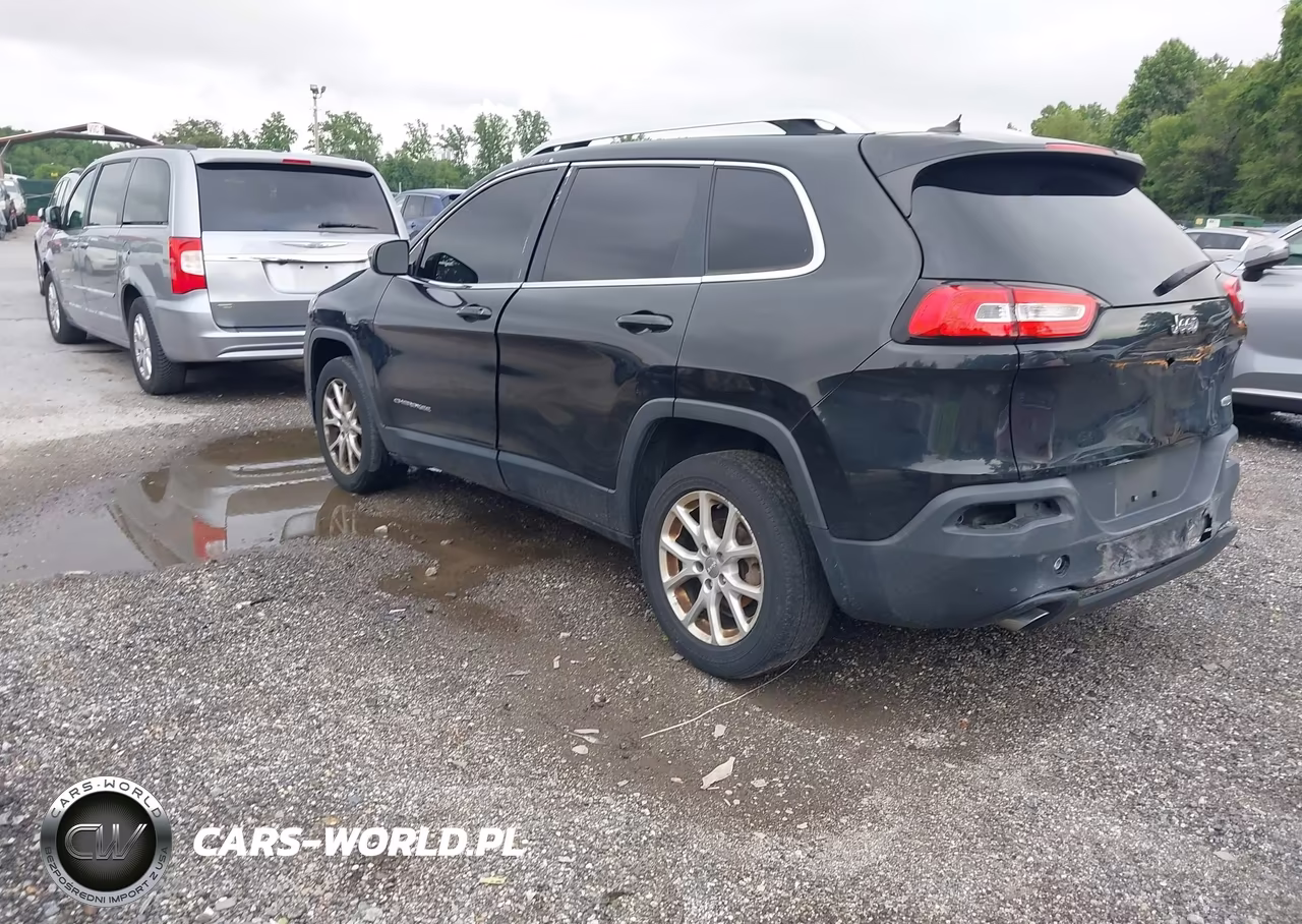 2015 Jeep Cherokee Latitude VIN:1C4PJLCBXFW730515 - 3