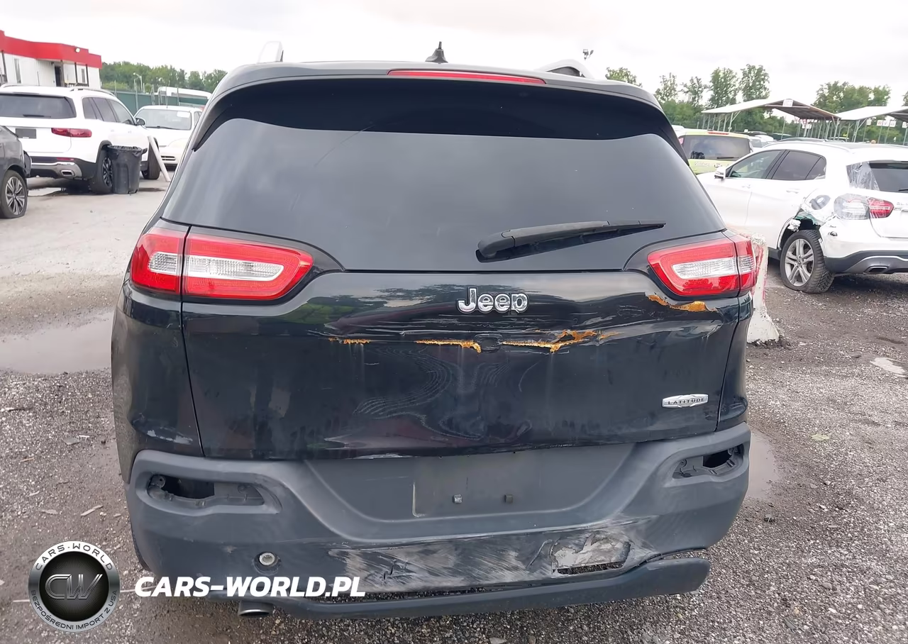 2015 Jeep Cherokee Latitude VIN:1C4PJLCBXFW730515 - 6