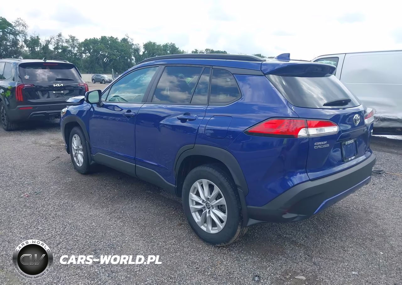2022 Toyota Corolla Cross Le VIN:7MUCAAAG9NV018034 - 3