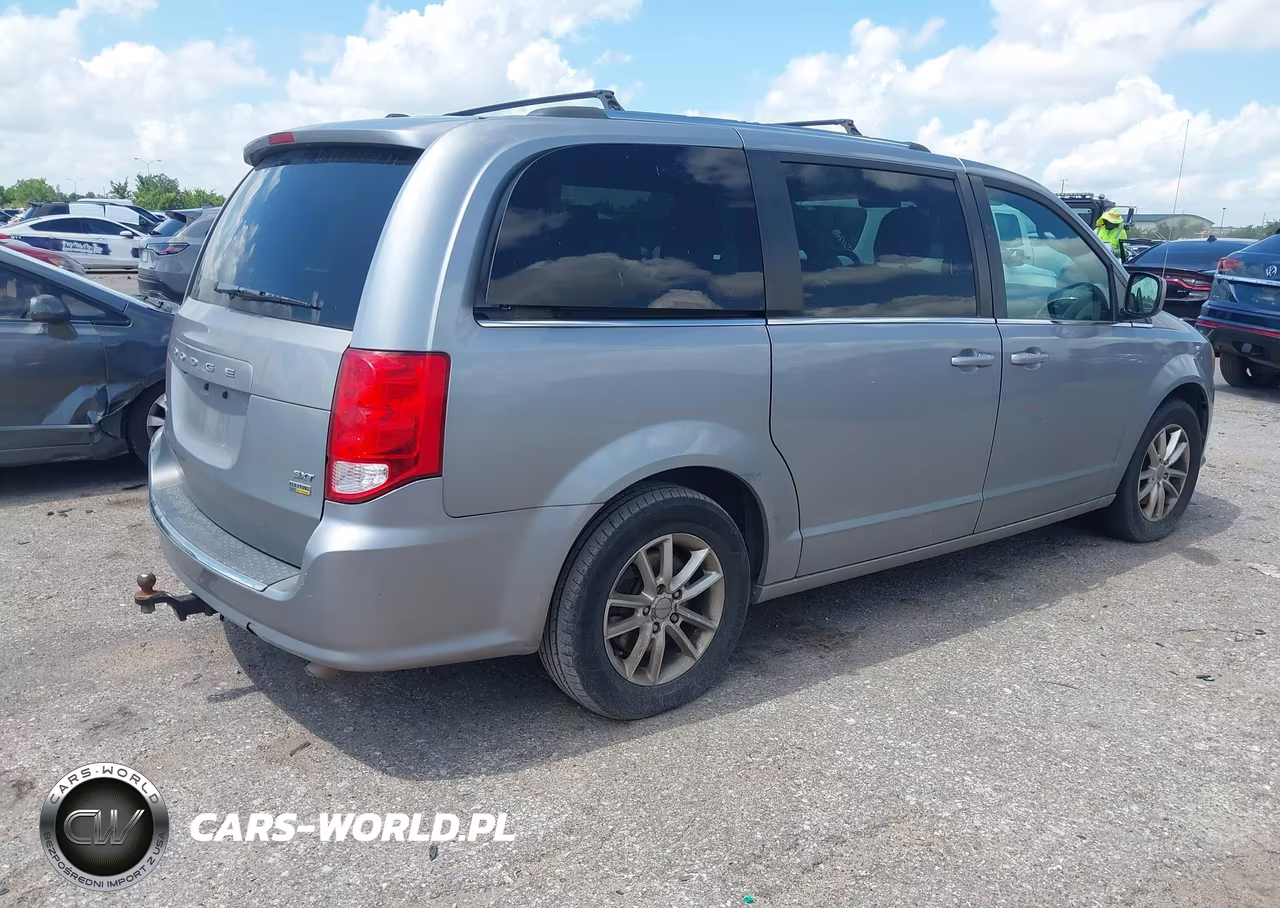 2018 Dodge Grand Caravan Sxt VIN:2C4RDGCG1JR283643 - 4