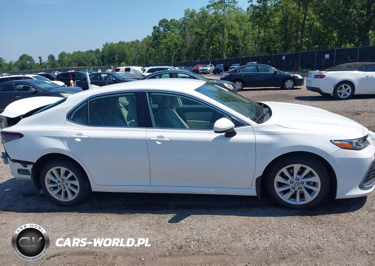 2022 Toyota Camry Le VIN:4T1C11AKXNU673907 - 13