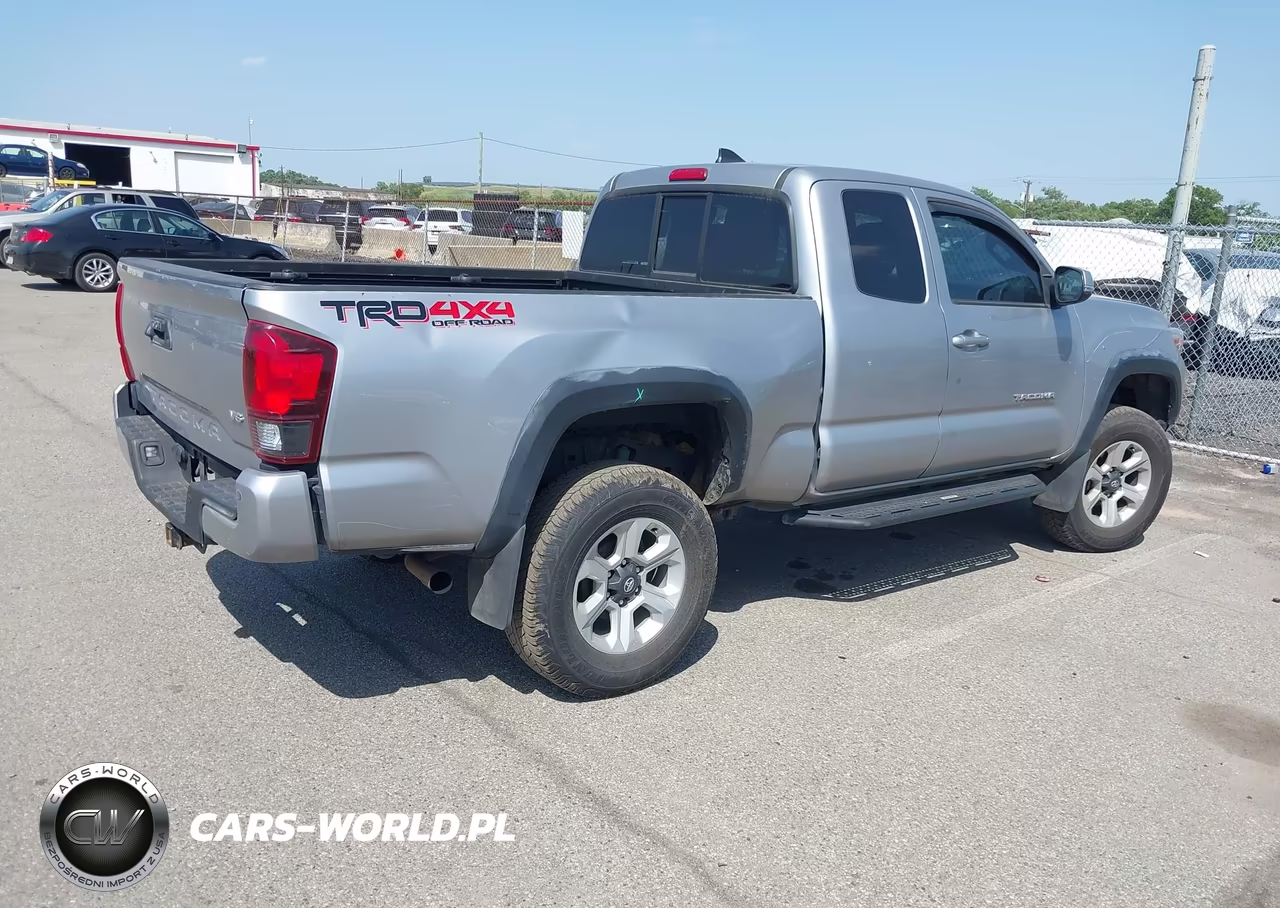 TOYOTA TACOMA VIN:5TFSZ5AN4KX211704 - 4