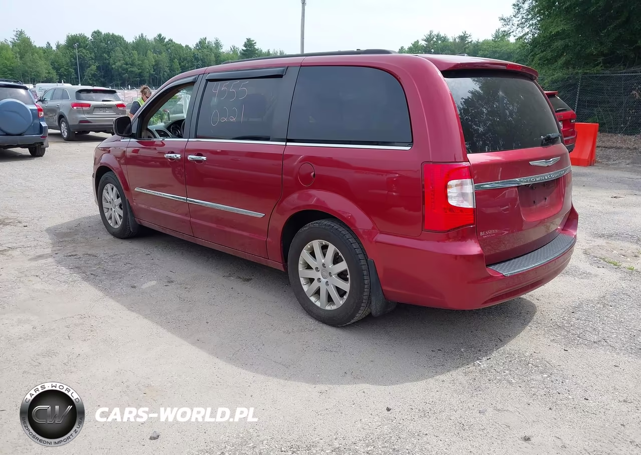 2015 Chrysler Town & Country Touring VIN:2C4RC1BG6FR571795 - 3
