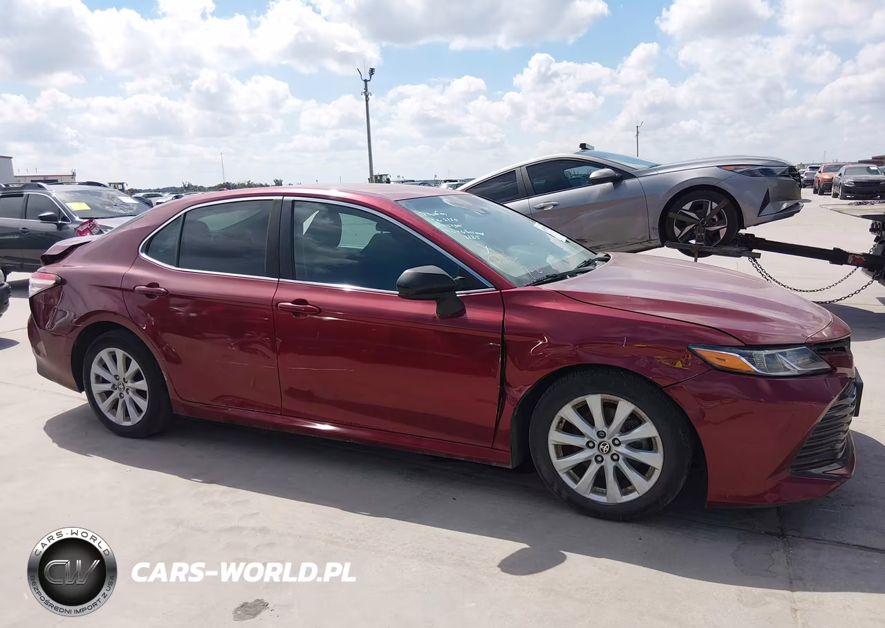 2020 Toyota Camry Le VIN:4T1C11AK9LU392663 - 13
