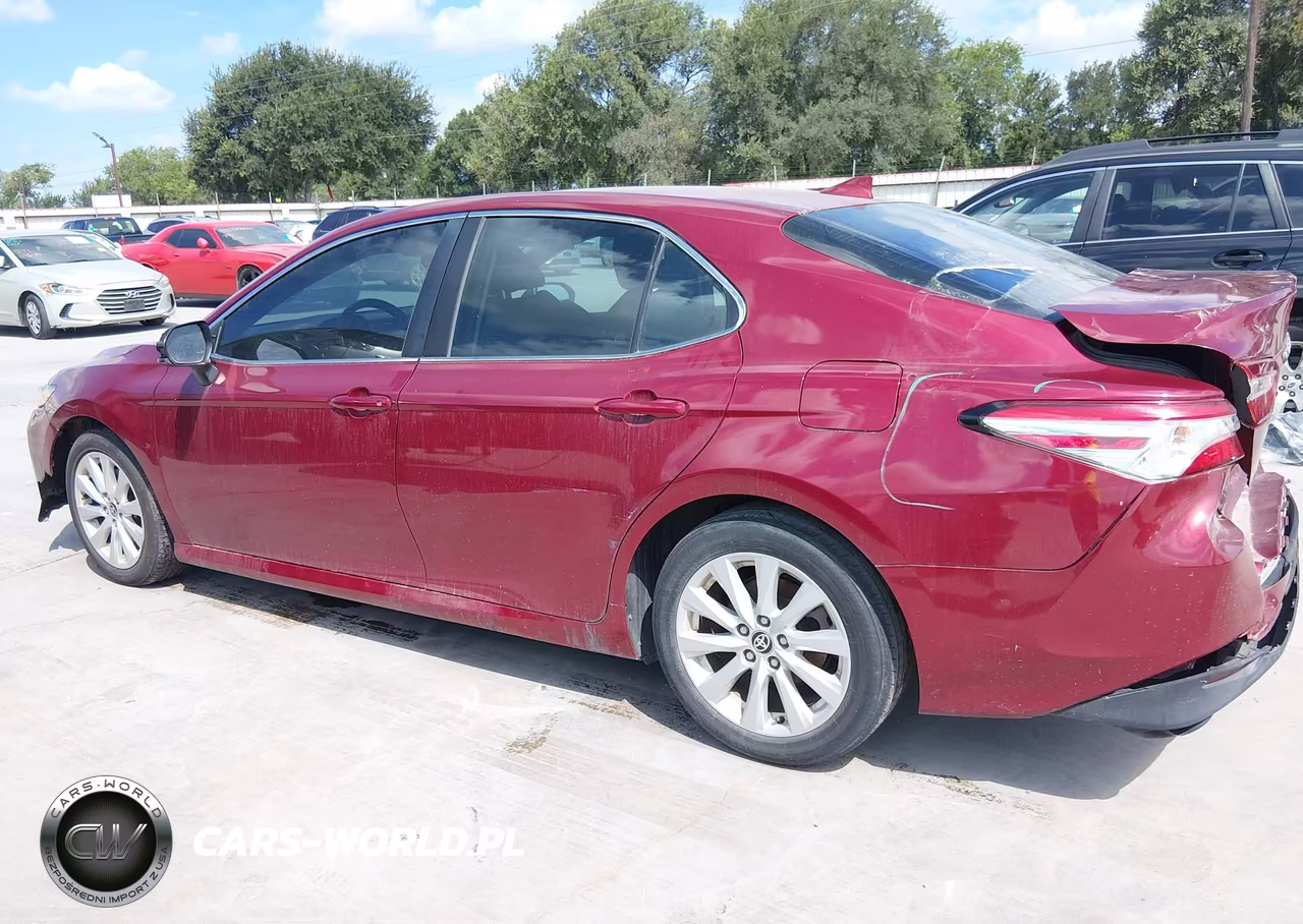 2020 Toyota Camry Le VIN:4T1C11AK9LU392663 - 14