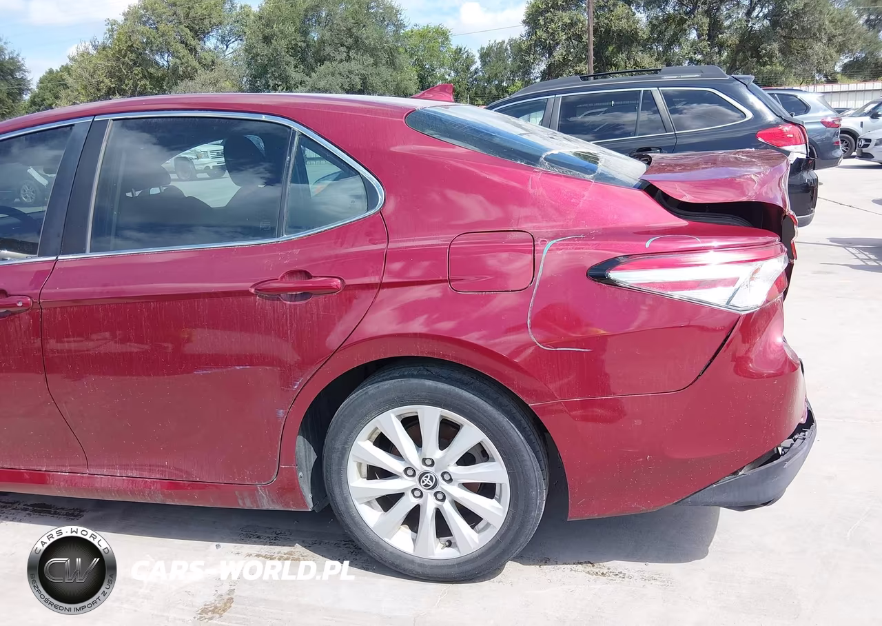 2020 Toyota Camry Le VIN:4T1C11AK9LU392663 - 17