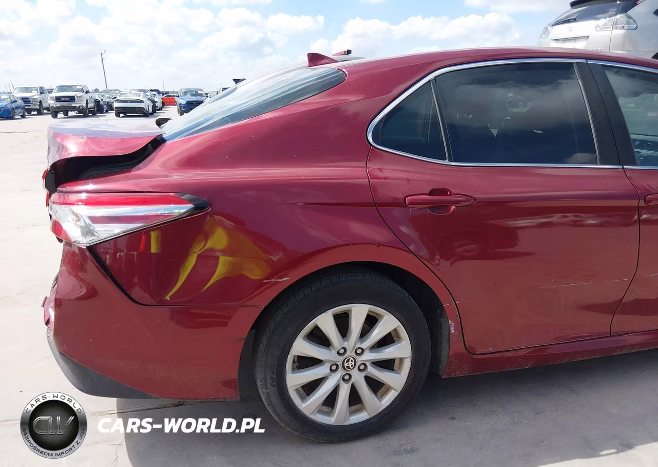 2020 Toyota Camry Le VIN:4T1C11AK9LU392663 - 18