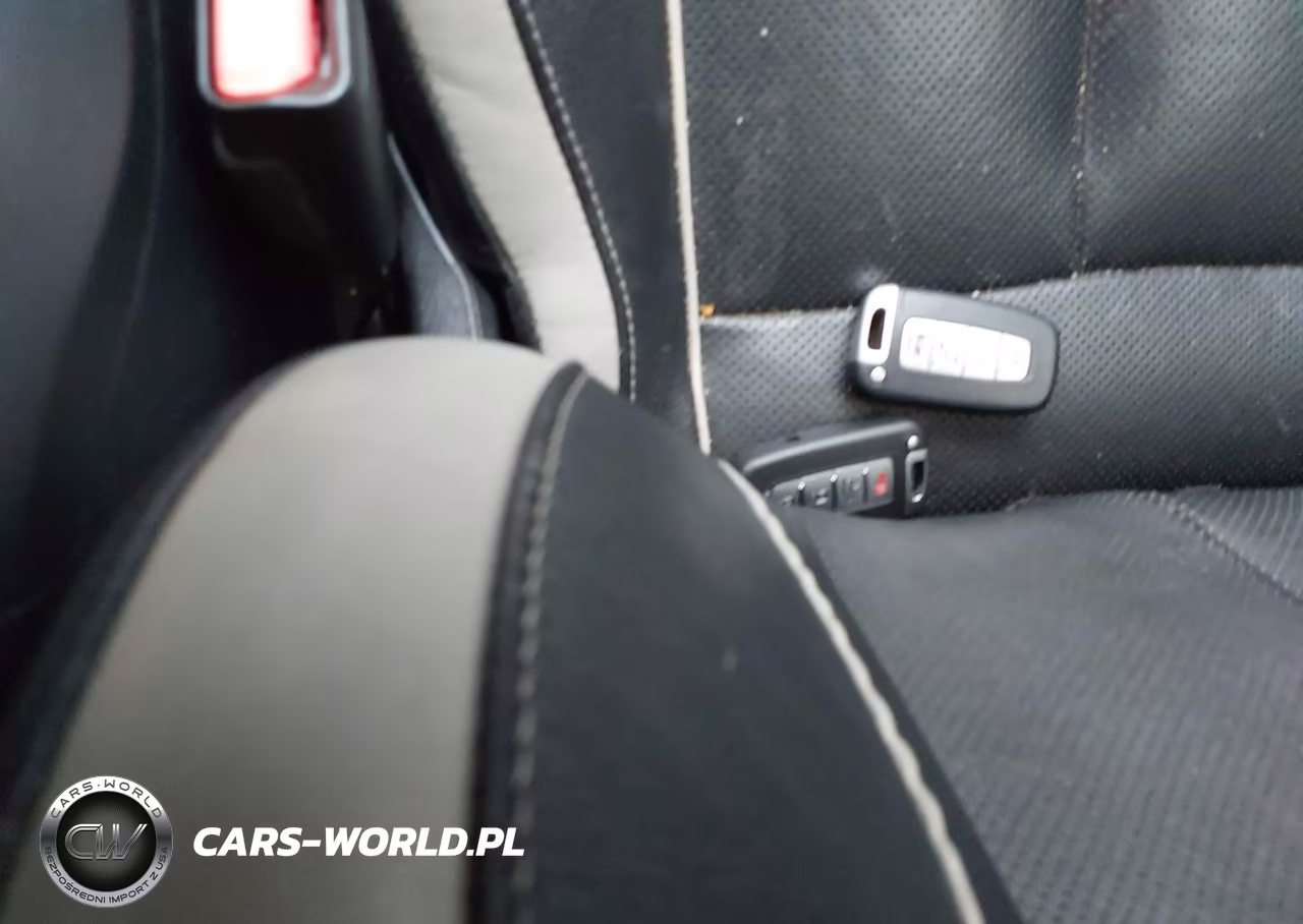 2013 Hyundai Veloster Turbo W-Black VIN:KMHTC6AE5DU147572 - 11
