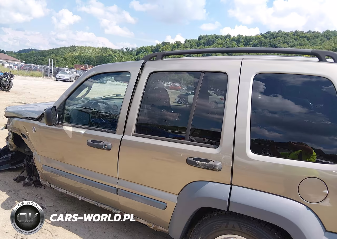 2005 Jeep Liberty Sport VIN:1J4GL48K35W698430 - 15