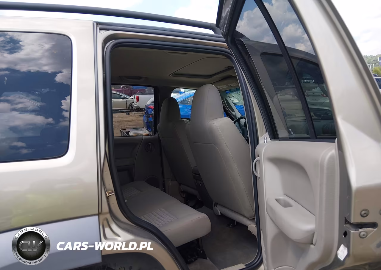 2005 Jeep Liberty Sport VIN:1J4GL48K35W698430 - 8