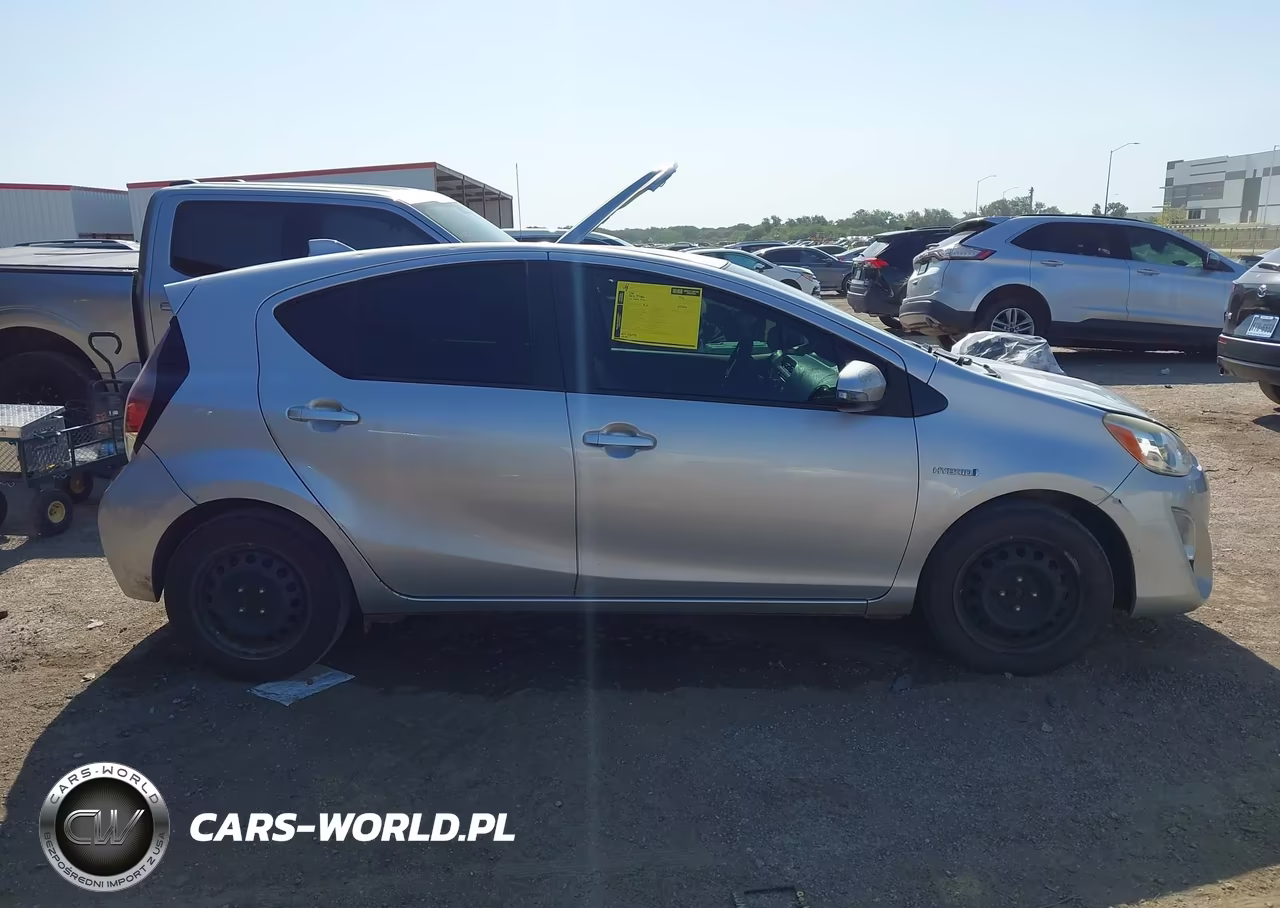 2015 Toyota Prius C Two VIN:JTDKDTB3XF1102754 - 13