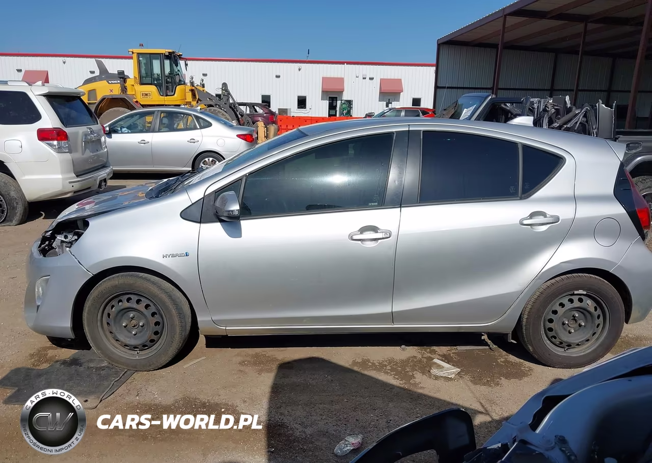 2015 Toyota Prius C Two VIN:JTDKDTB3XF1102754 - 14