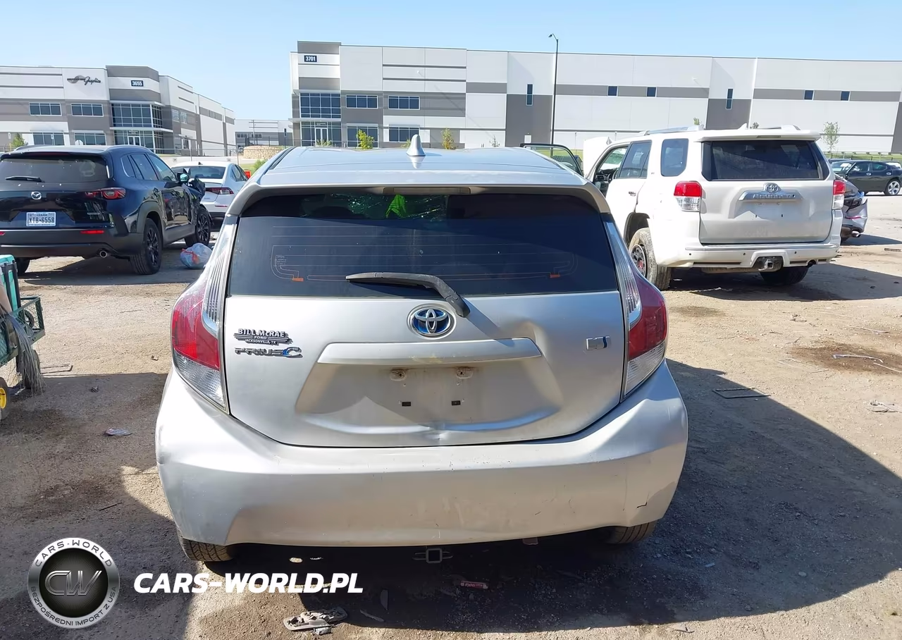 2015 Toyota Prius C Two VIN:JTDKDTB3XF1102754 - 16