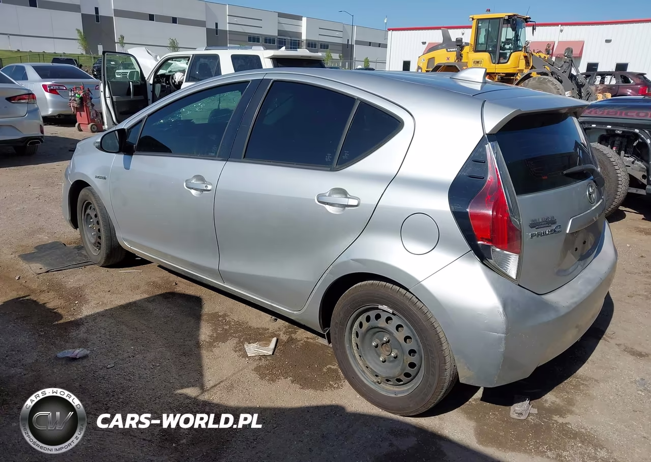 2015 Toyota Prius C Two VIN:JTDKDTB3XF1102754 - 3