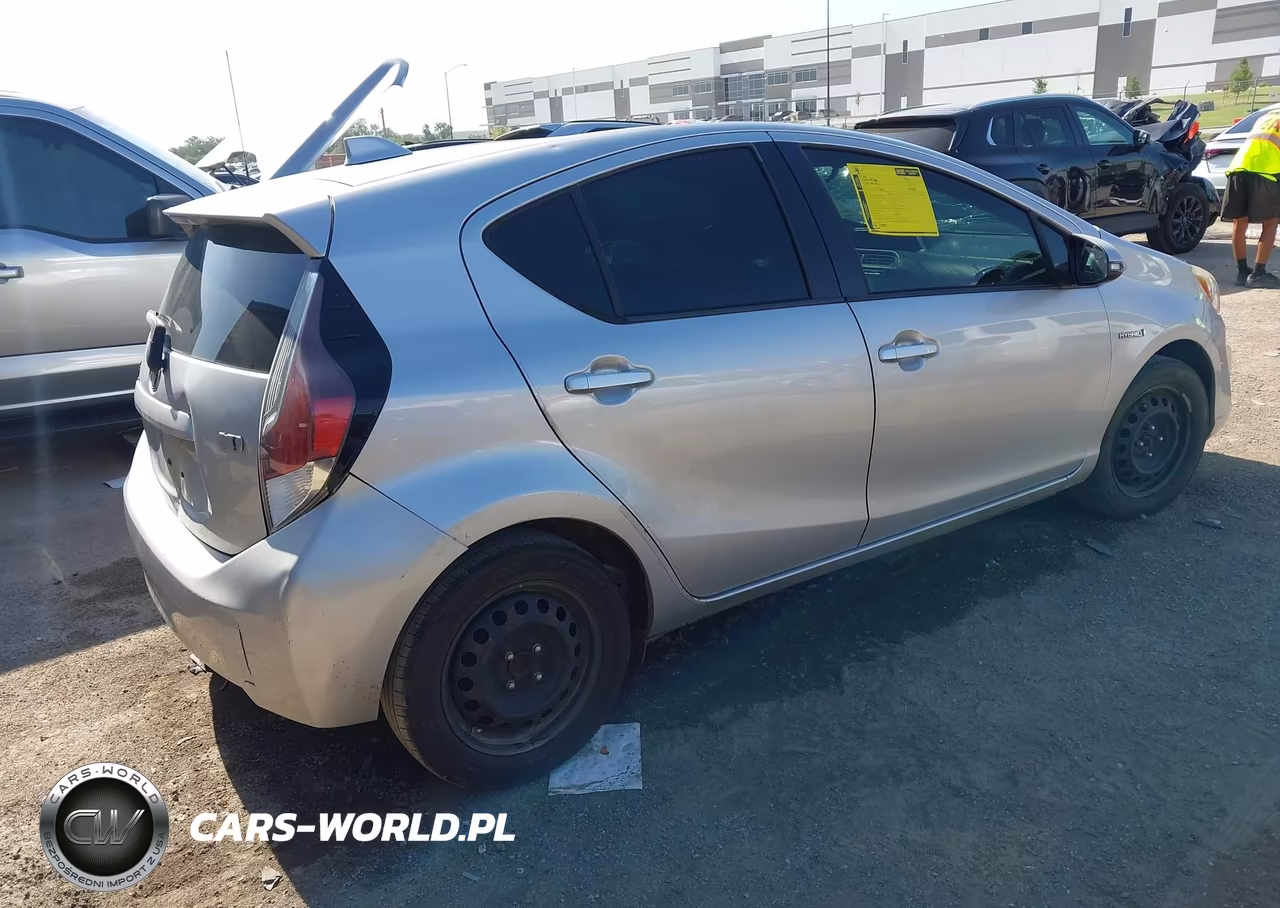 2015 Toyota Prius C Two VIN:JTDKDTB3XF1102754 - 4