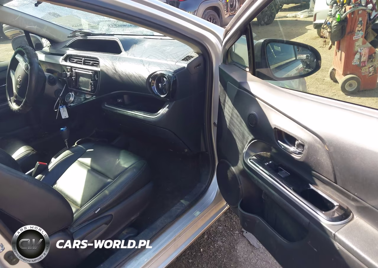 2015 Toyota Prius C Two VIN:JTDKDTB3XF1102754 - 5