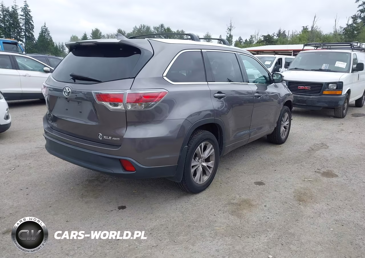 2015 Toyota Highlander Xle V6 VIN:5TDJKRFH5FS211734 - 4