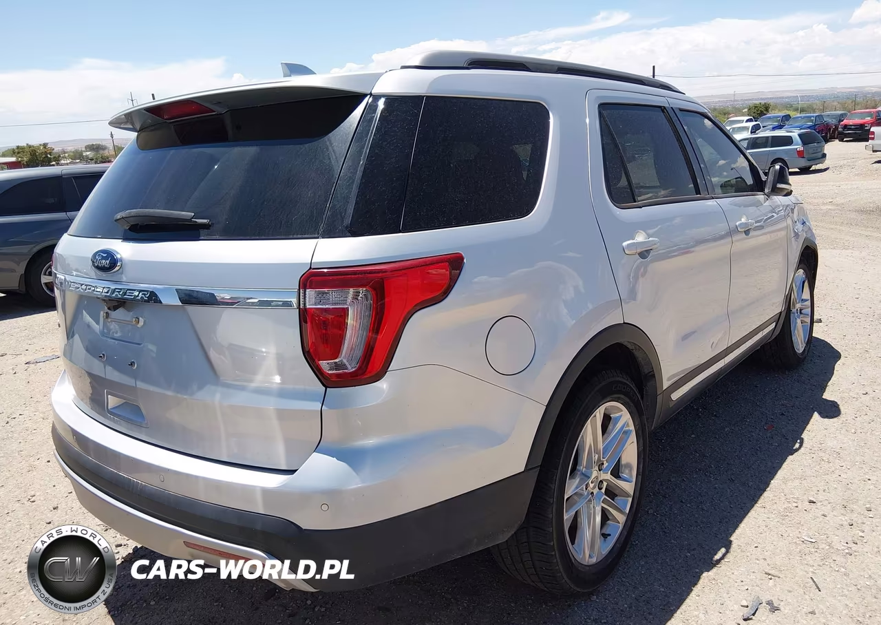 2017 Ford Explorer Xlt VIN:1FM5K7D84HGD40047 - 4