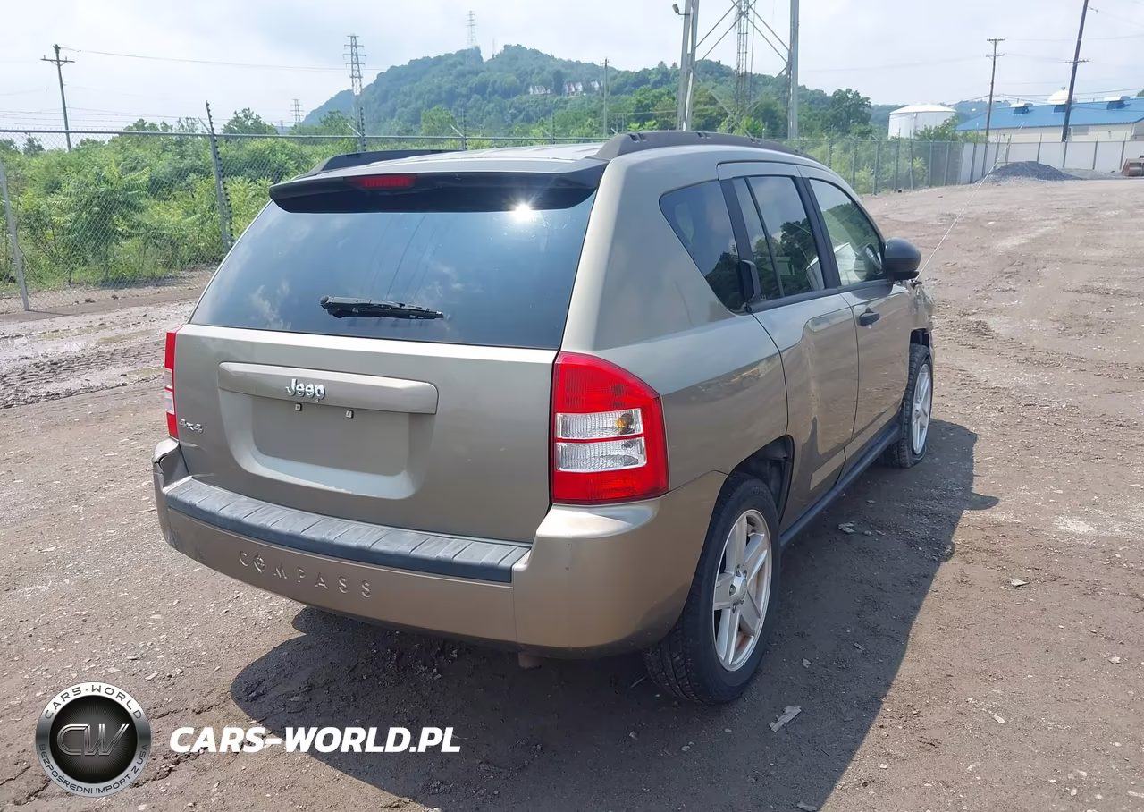2007 Jeep Compass Sport VIN:1J8FF47W47D123063 - 4
