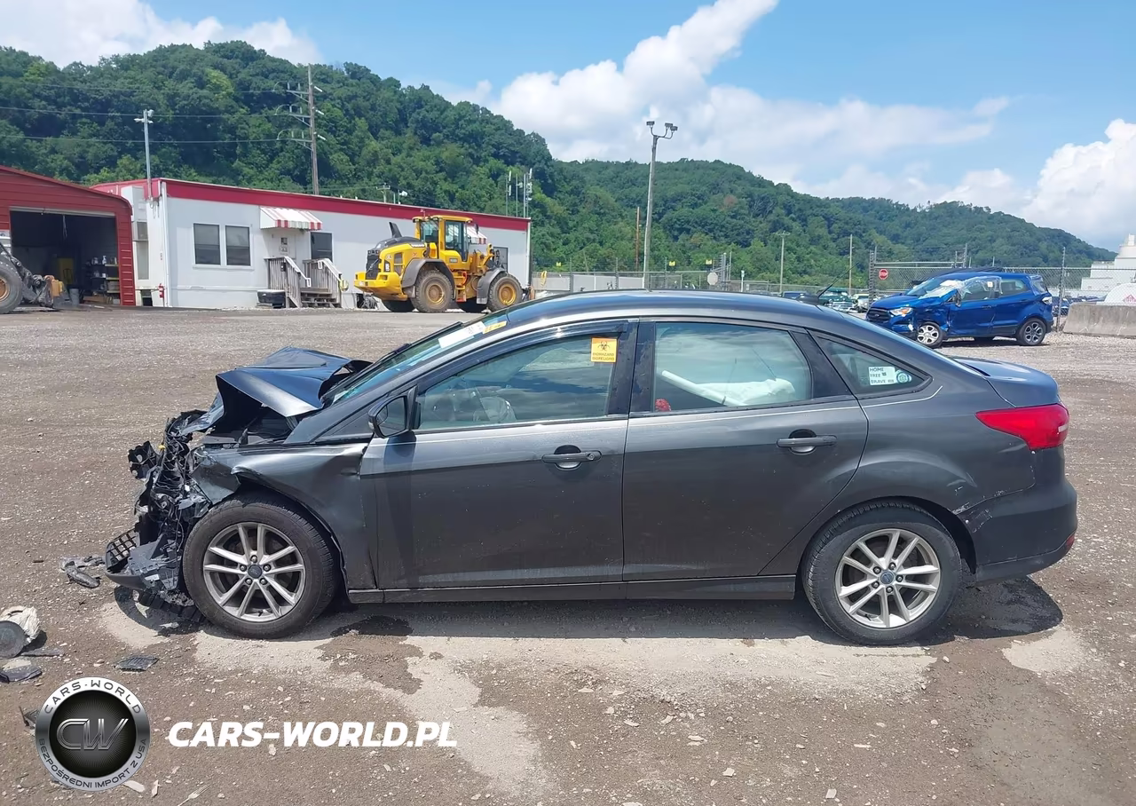 2016 Ford Focus Se VIN:1FADP3F26GL377826 - 14