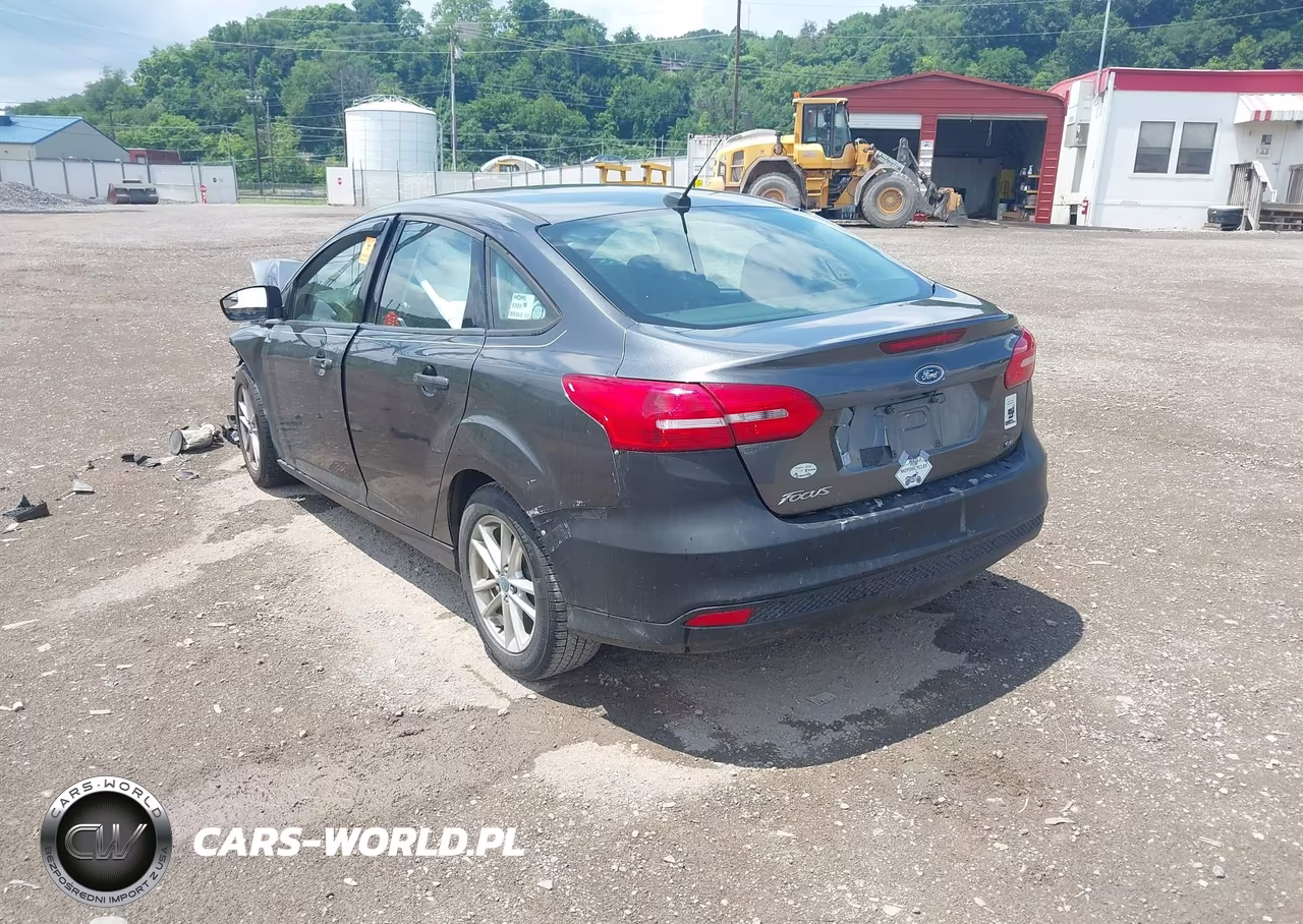 2016 Ford Focus Se VIN:1FADP3F26GL377826 - 3