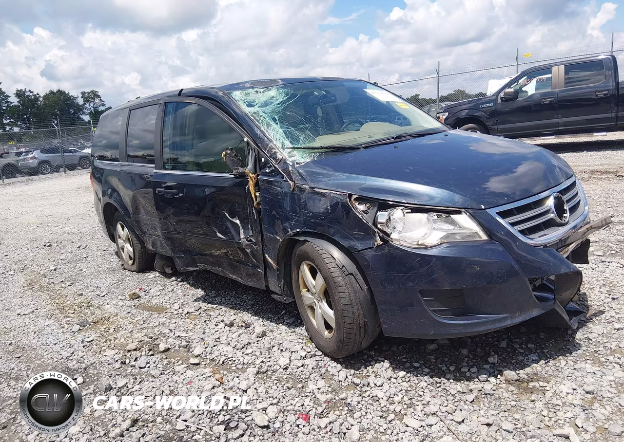 2010 Volkswagen Routan Se