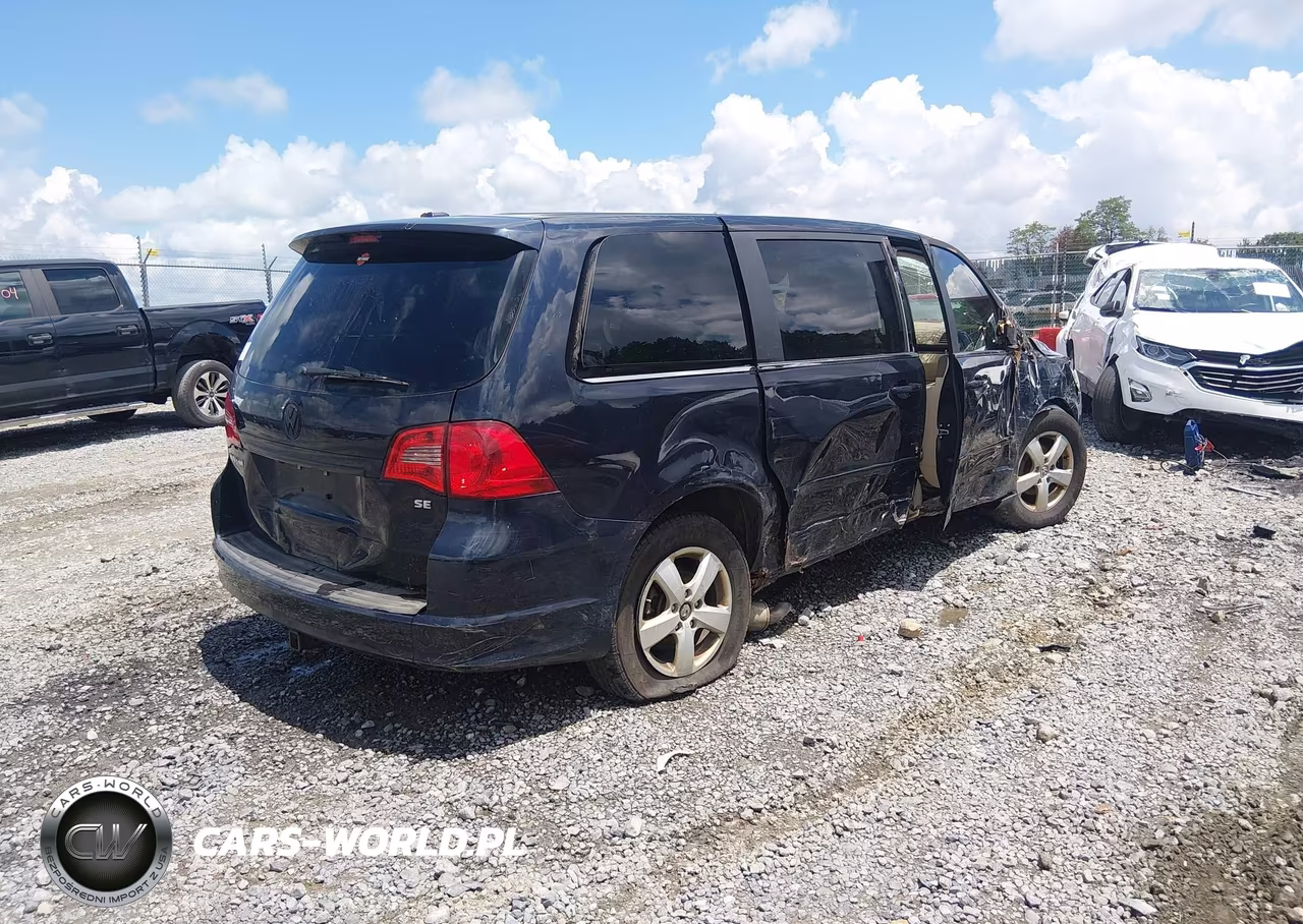 2010 Volkswagen Routan Se VIN:2V4RW3D14AR190456 - 4