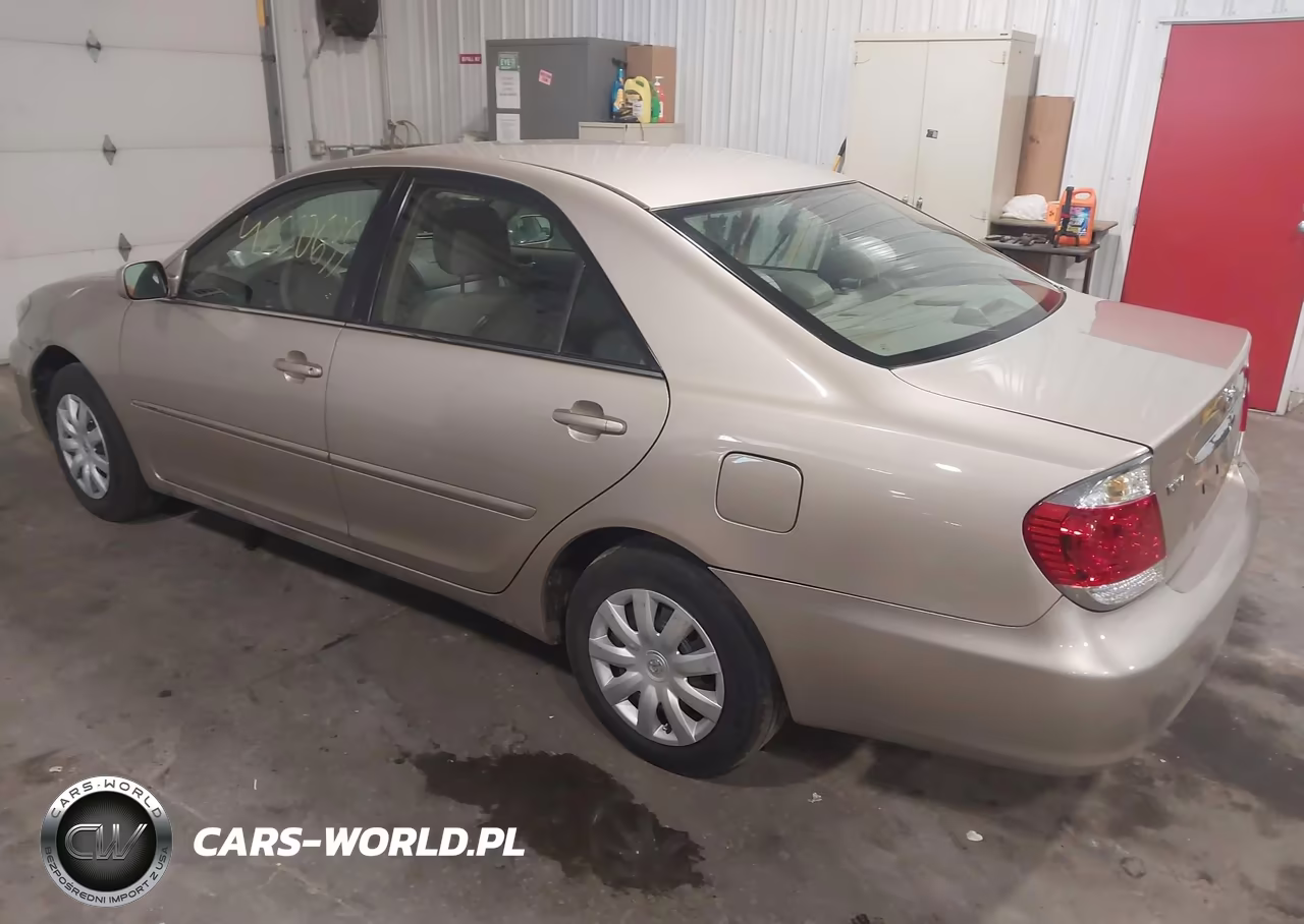 2005 Toyota Camry Le VIN:4T1BE30K15U627377 - 3