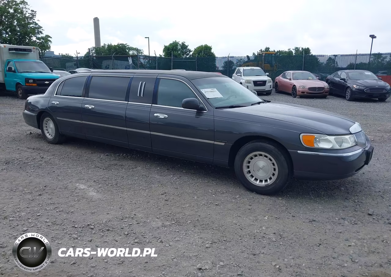 2000 Lincoln Town Car Signature