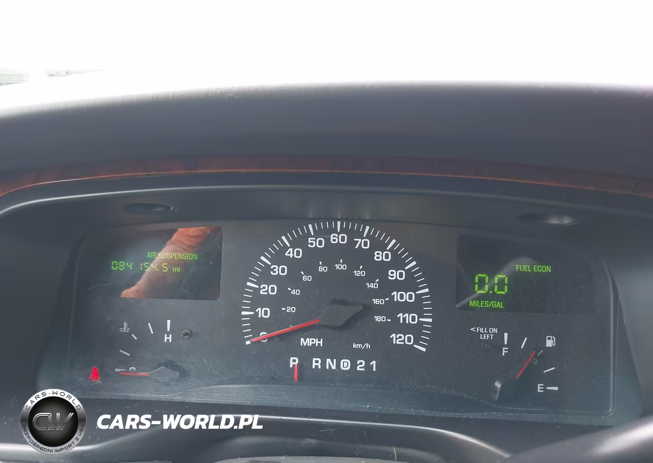 2000 Lincoln Town Car Signature VIN:1L1FM81W7YY761599 - 7