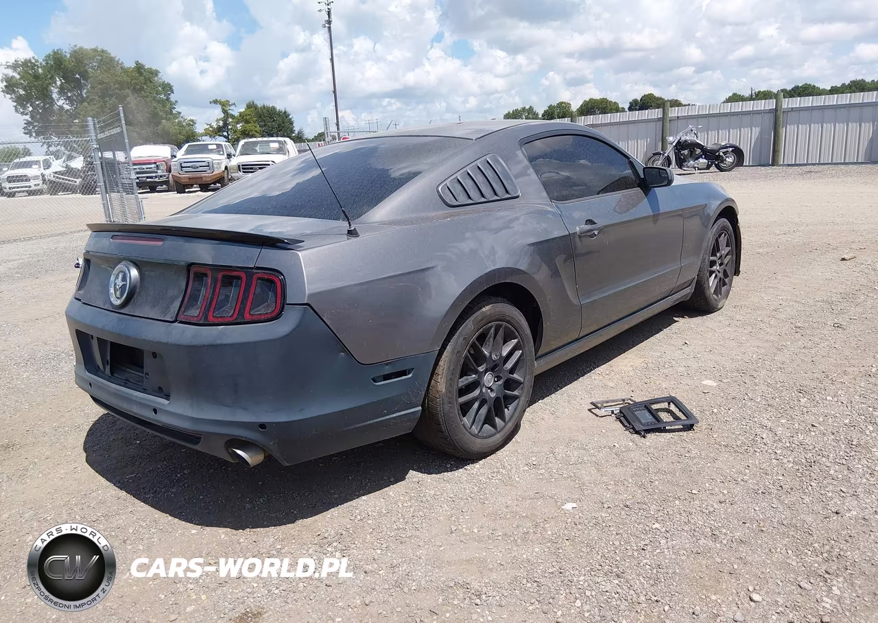 2014 Ford Mustang V6-V6 Premium VIN:1ZVBP8AM8E5288345 - 4