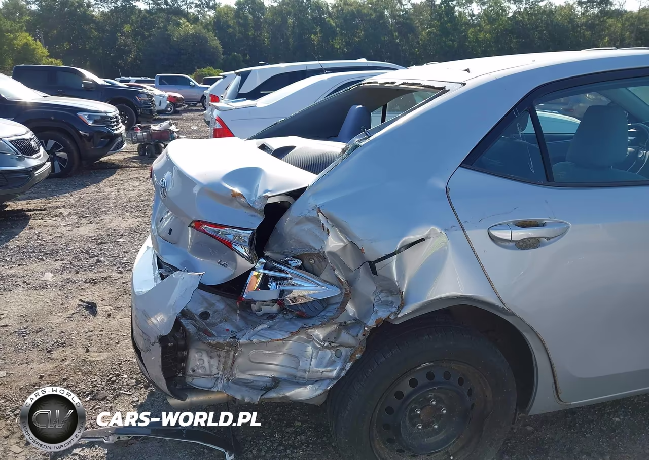 2015 Toyota Corolla Le VIN:2T1BURHE9FC419125 - 17