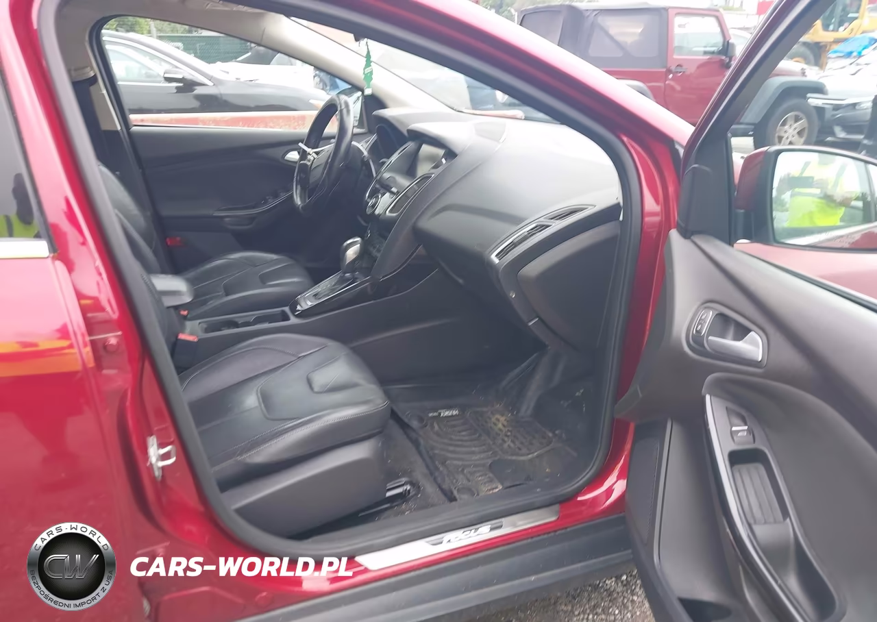 2015 Ford Focus Titanium VIN:1FADP3N20FL322207 - 5