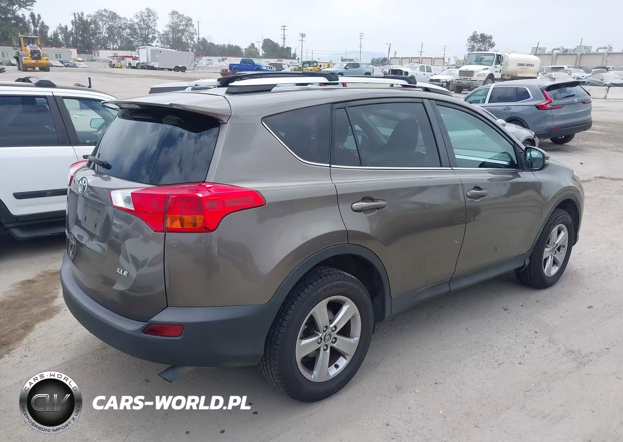 2015 Toyota Rav4 Xle VIN:2T3WFREV7FW186741 - 4