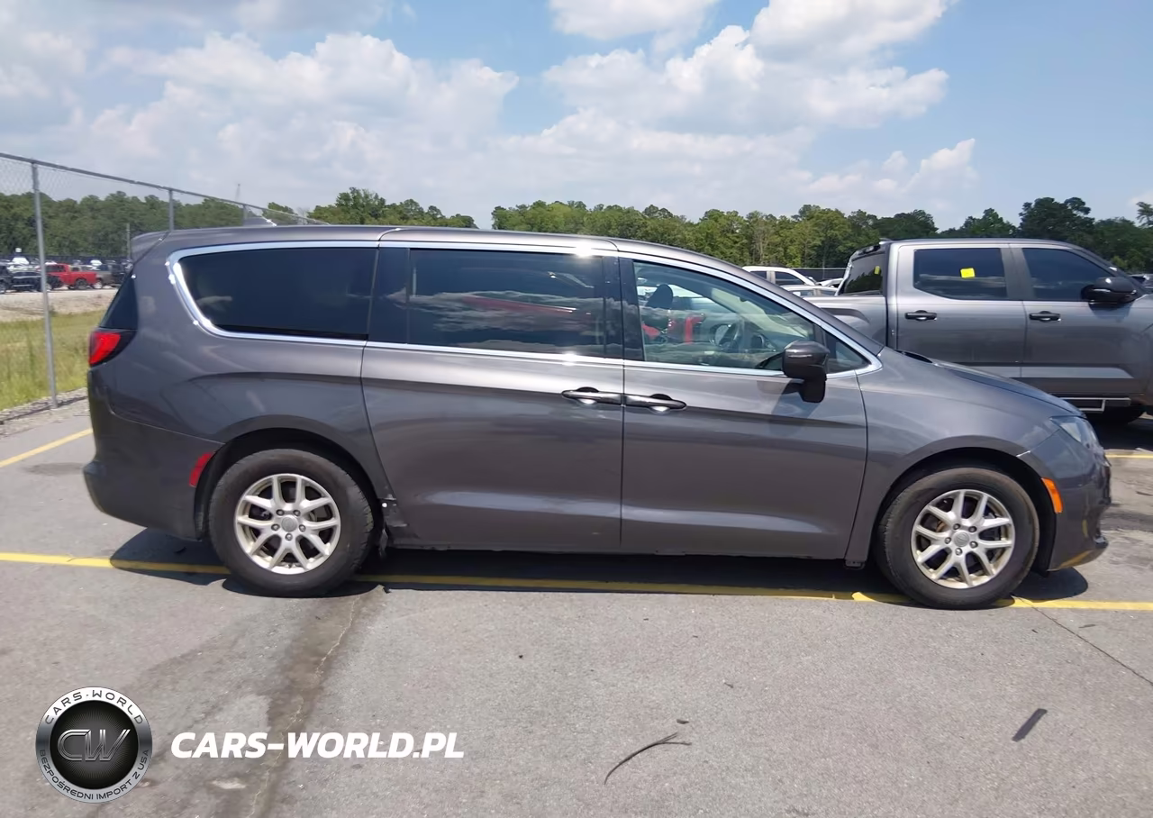 2017 Chrysler Pacifica Touring VIN:2C4RC1DG4HR512986 - 13