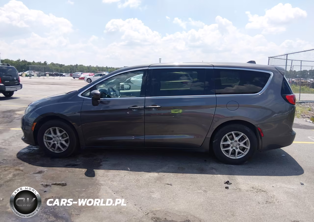 2017 Chrysler Pacifica Touring VIN:2C4RC1DG4HR512986 - 14