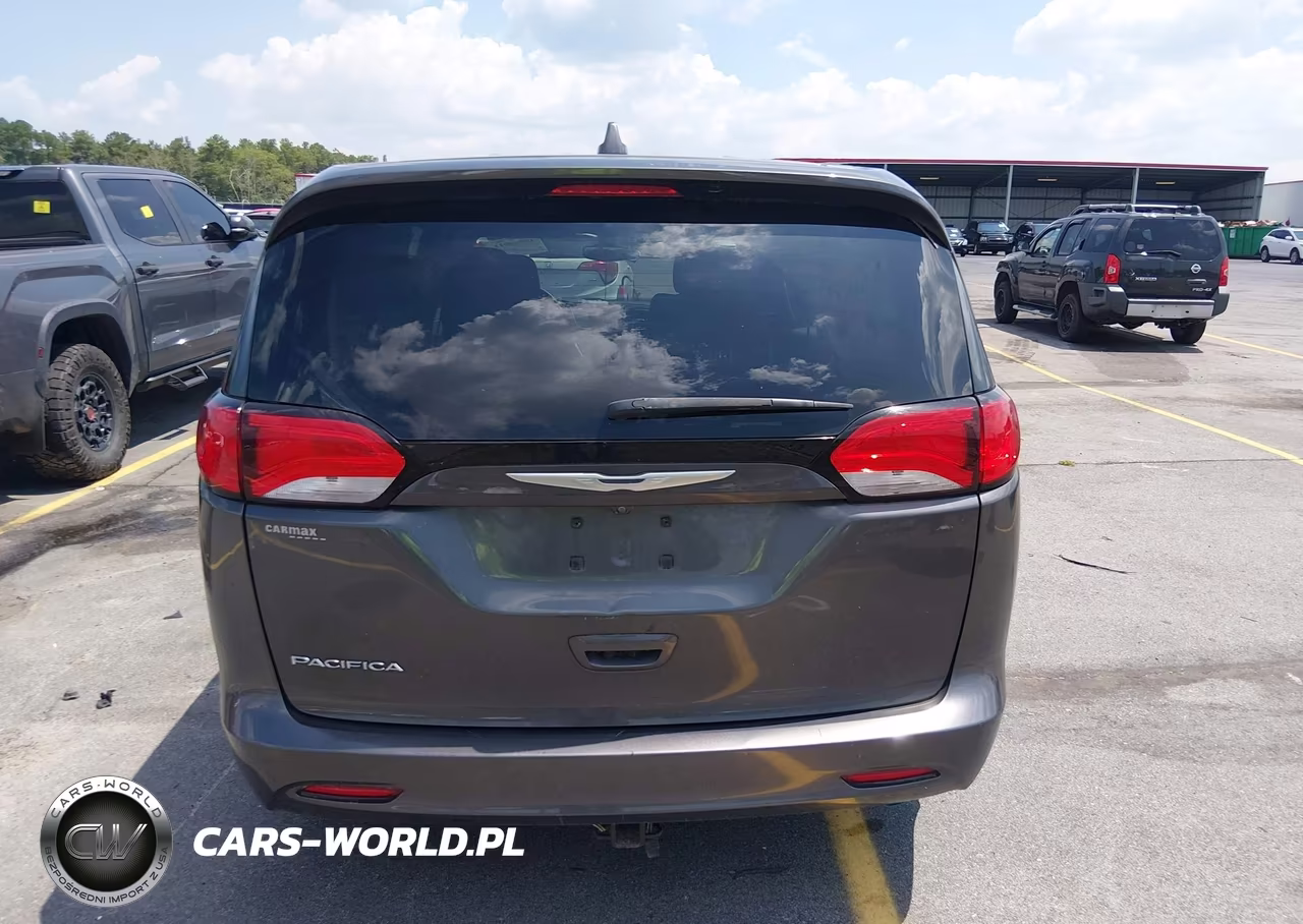 2017 Chrysler Pacifica Touring VIN:2C4RC1DG4HR512986 - 16